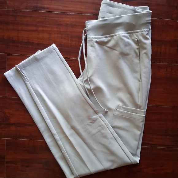 NWOT Mandala Scrubs 1 Pocket Top w/ Mandala Skinny Leg Pants - Picture 5 of 9